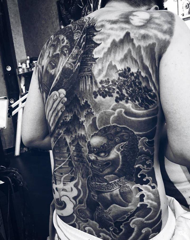 满背修改纹身图片_背部纹身图案