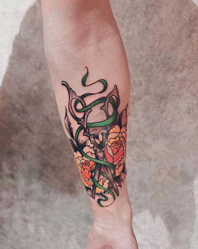 剪刀纹身图片_手臂纹身图案