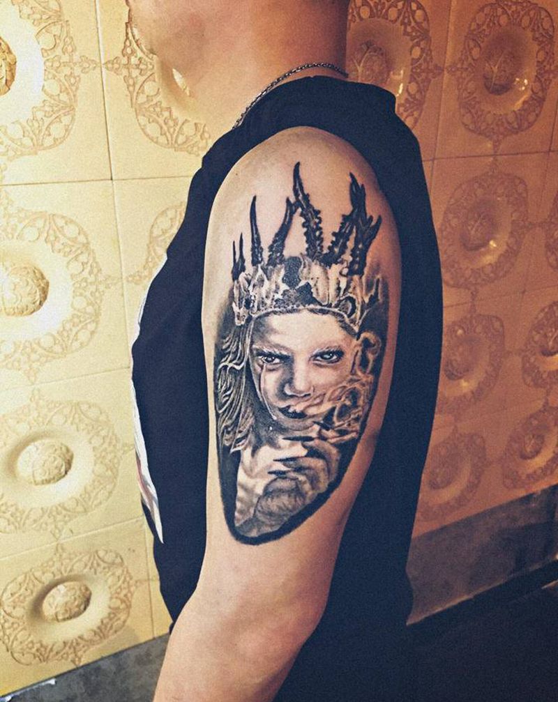 欧美写实风格女孩纹身图片_手臂纹身图案