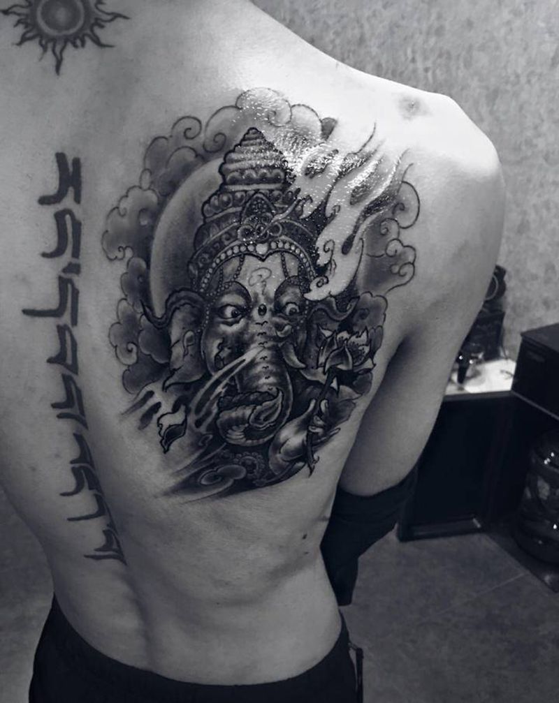传统象神纹身图片_肩部背部纹身图案