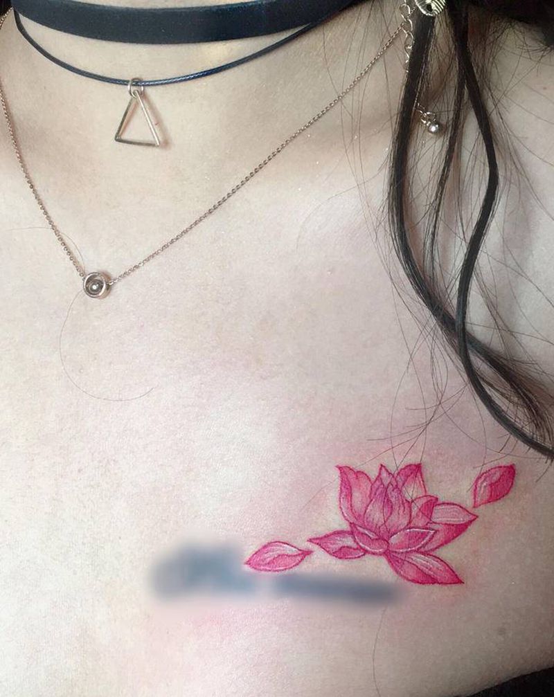 小莲花纹身图片_胸部纹身图案