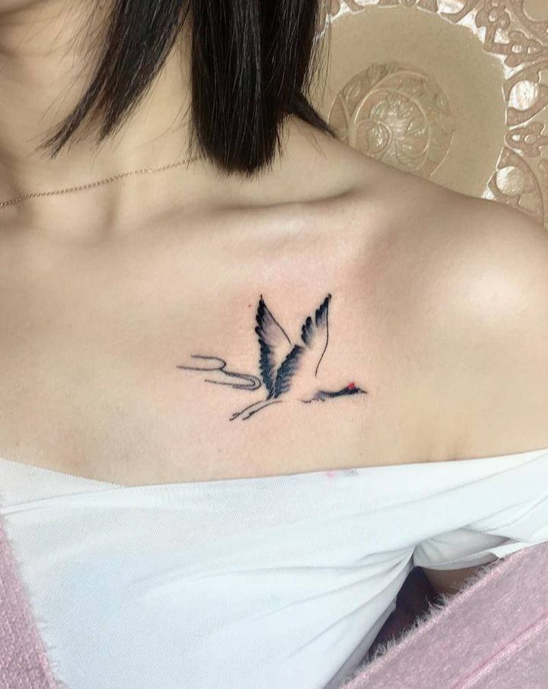 锁骨仙鹤纹身图片_胸部肩部纹身图案