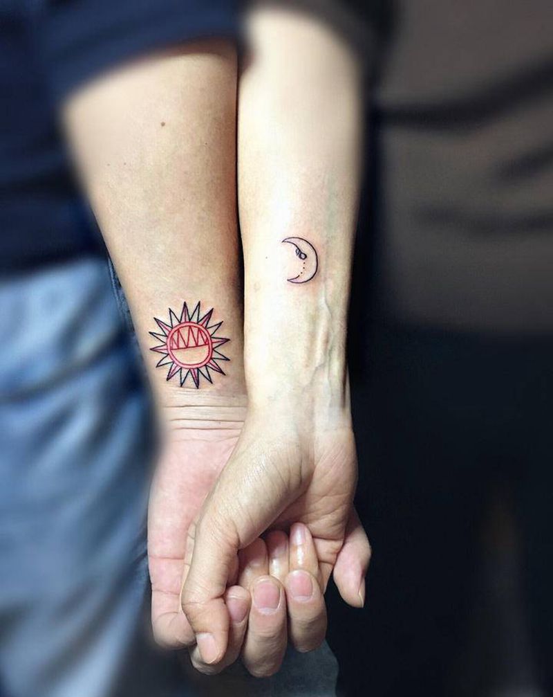 情侣日月纹身纹身图片_手部手臂纹身图案