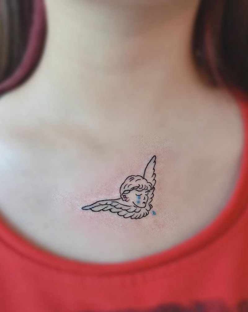 哭泣小天使纹身图片_胸部纹身图案