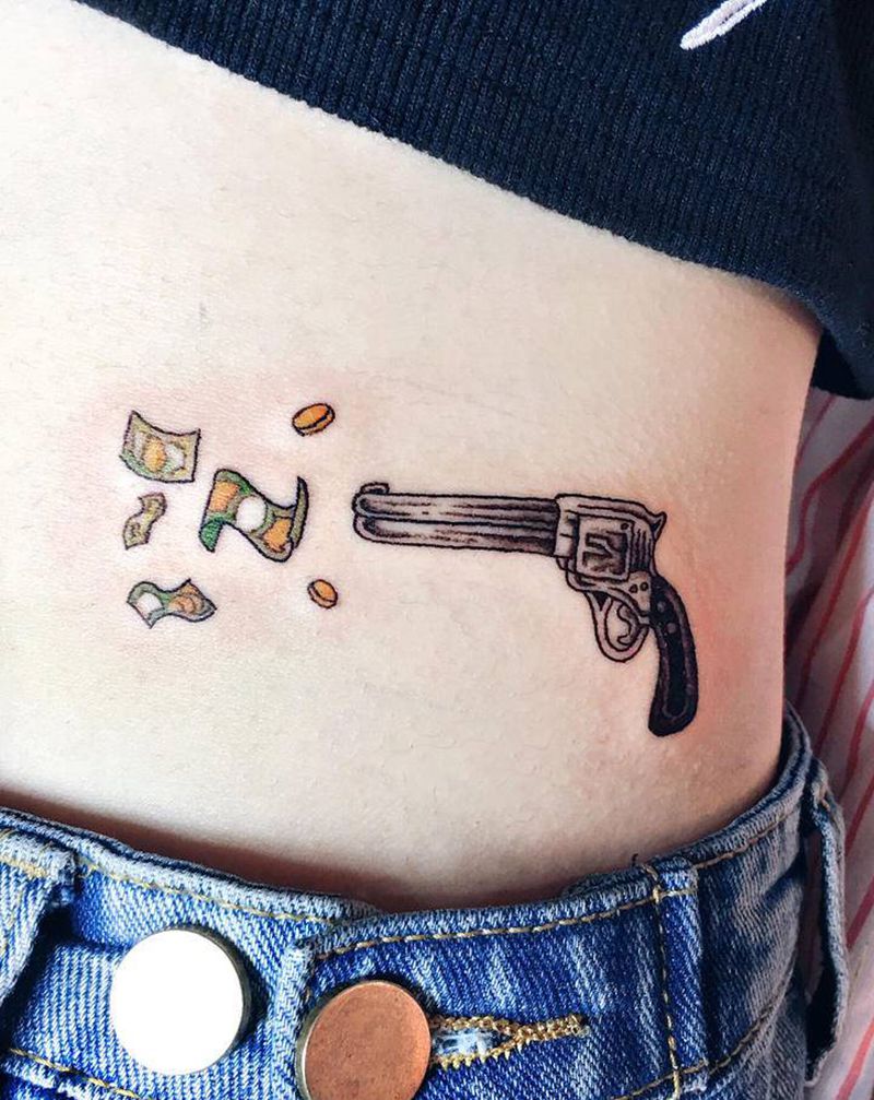 小清新手枪纹身图片_腰部纹身图案