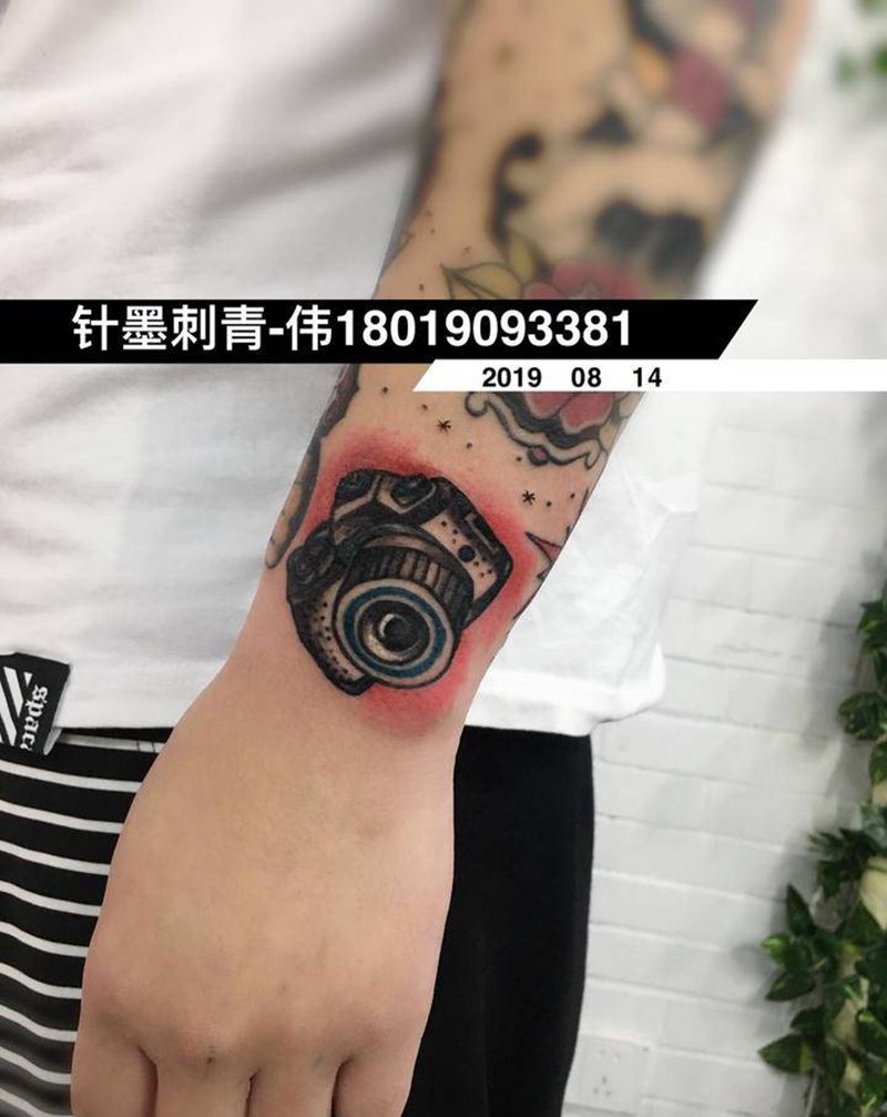 old school纹身图片_手部手臂Old SchoolNew School纹身图案