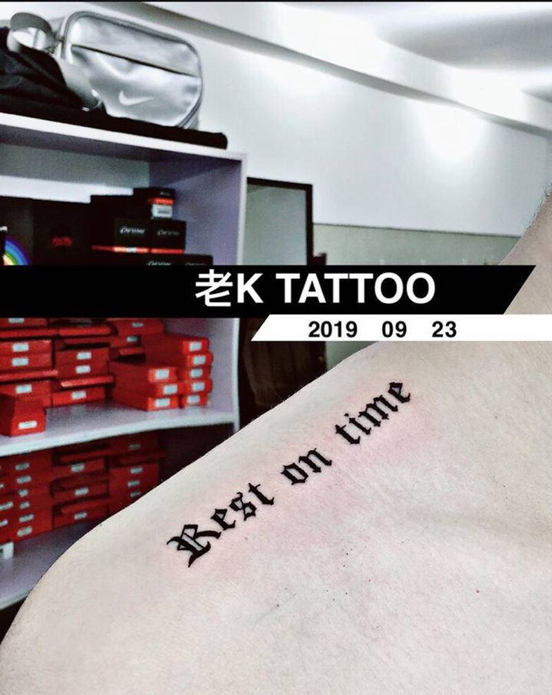 rest on time纹身图片_肩部纹身图案