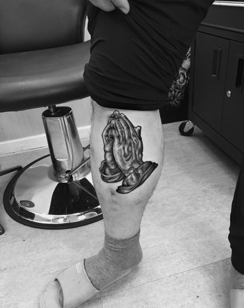 祈祷之手✔️遮盖伤疤纹身图片_腿部纹身图案