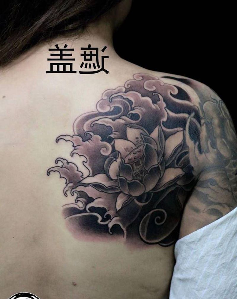 荷花纹身图片_肩部背部新传统老传统纹身图案