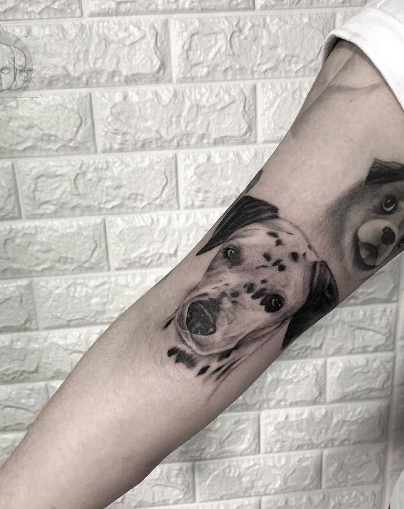 过世的狗狗纹身图片_手臂欧美写实纹身图案