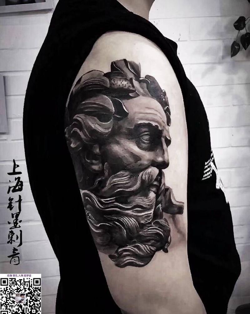 波赛冬纹身图片_肩部欧美写实纹身图案