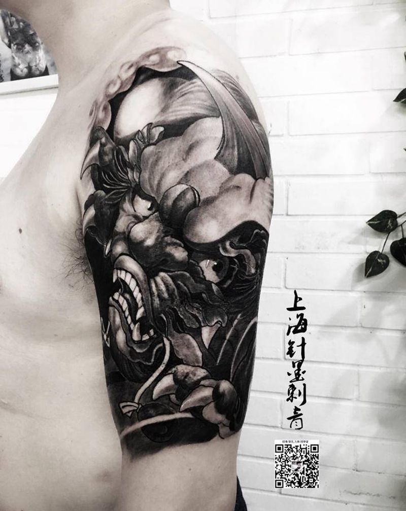 福狮纹身图片_手臂肩部纹身图案