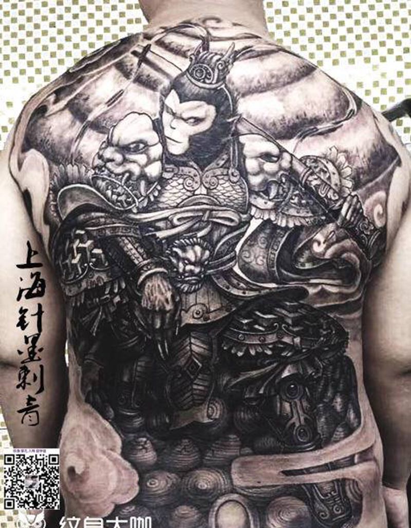 无天纹身图片_背部欧美写实纹身图案