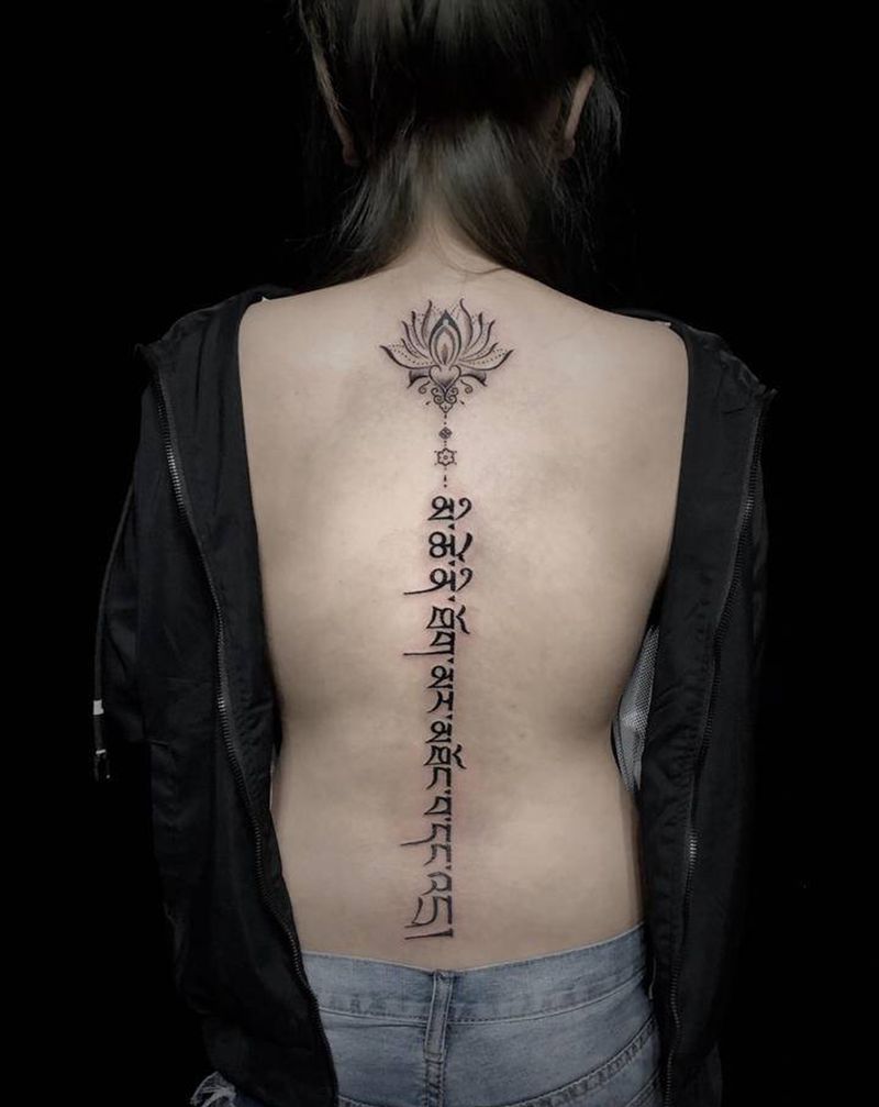梵花藏文纹身图片_背部图腾梵花纹身图案