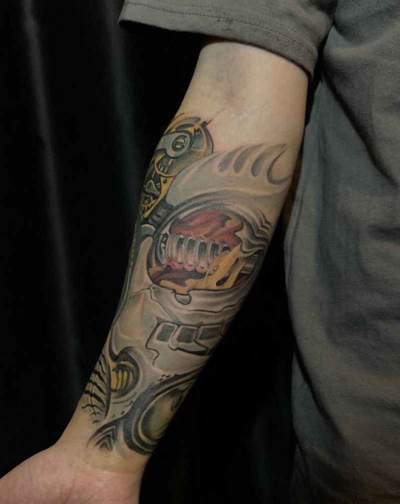 生物机械纹身图片_手臂欧美写实纹身图案