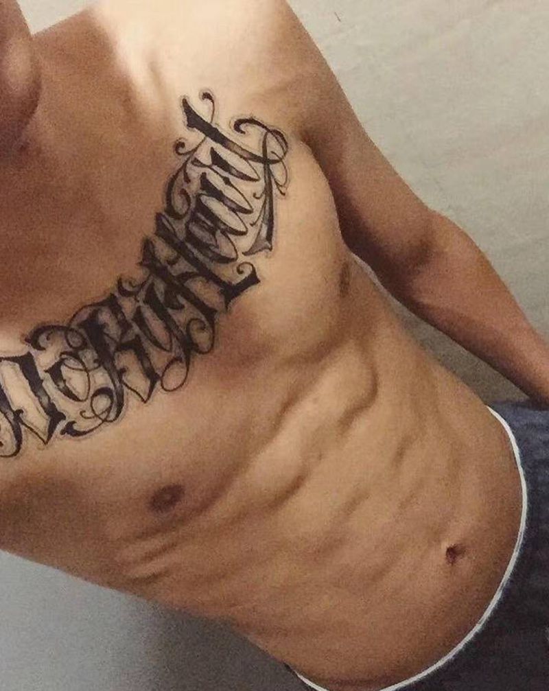 胸口花体字作品纹身图片_胸部花体字纹身图案