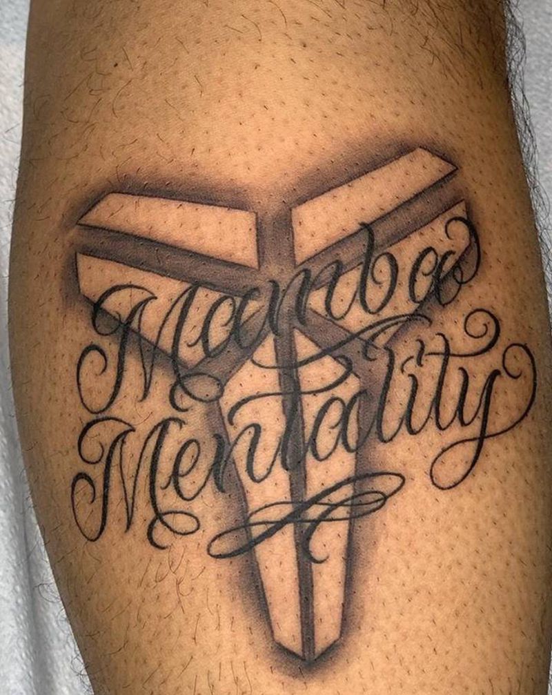 纪念科比纹身图片_腿部花体字纹身图案