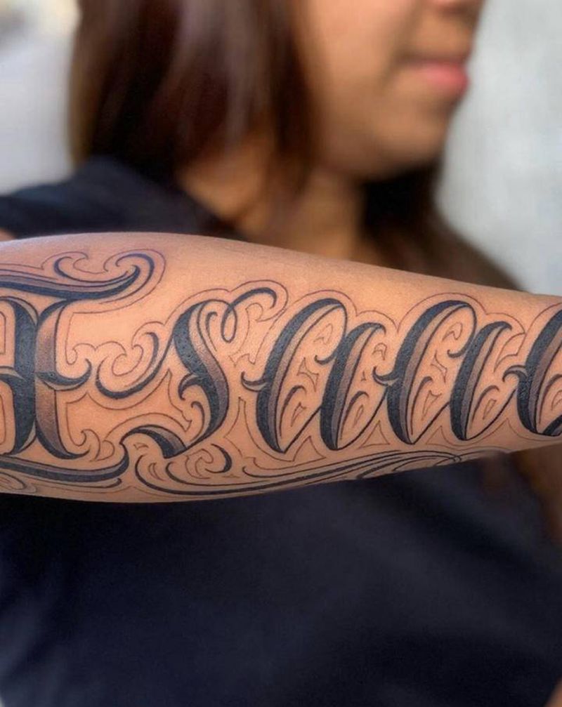 女生名字花体字纹身图片_手臂花体字女生英文名纹身图案