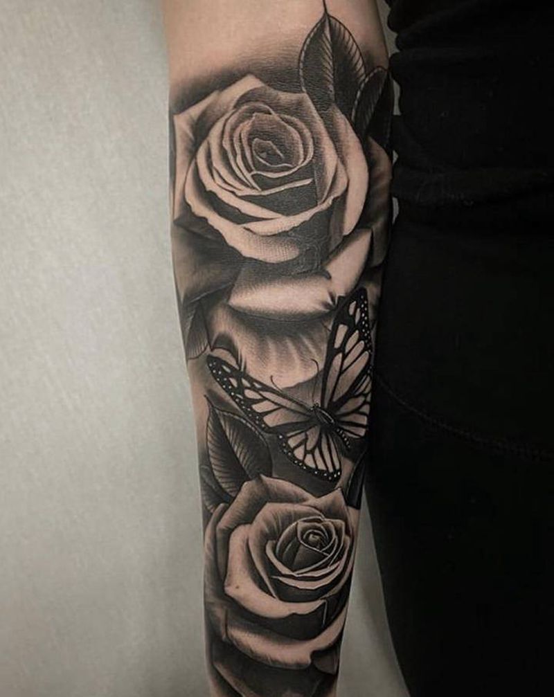 玫瑰与蝴蝶纹身图片_手臂腿部欧美写实玫瑰蝴蝶纹身图案