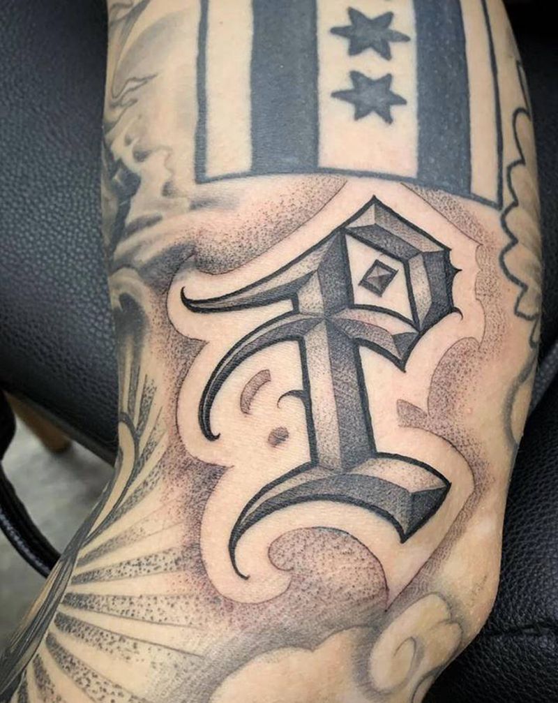 硬花体字母P纹身图片_手臂腿部花体字纹身图案