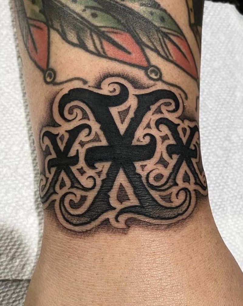 仨X纹身图片_手部手臂花体字纹身图案