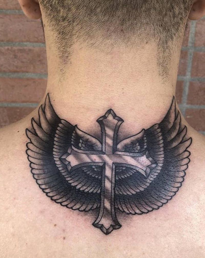 十字架和翅膀纹身图片_颈部胸部Old School十字架翅膀纹身图案