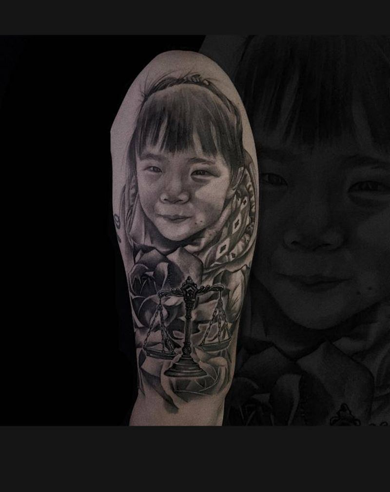 女儿肖像和妻子的星座纹身图片_手臂欧美写实纹身图案