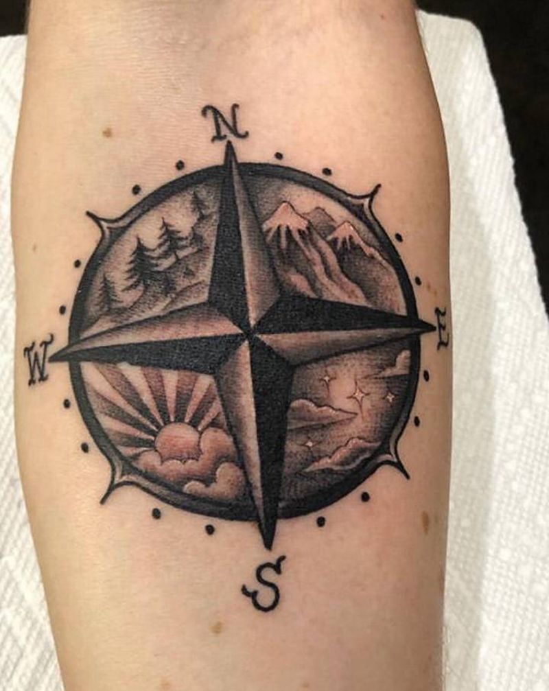 指南针纹身图片_手臂欧美写实指南针纹身图案
