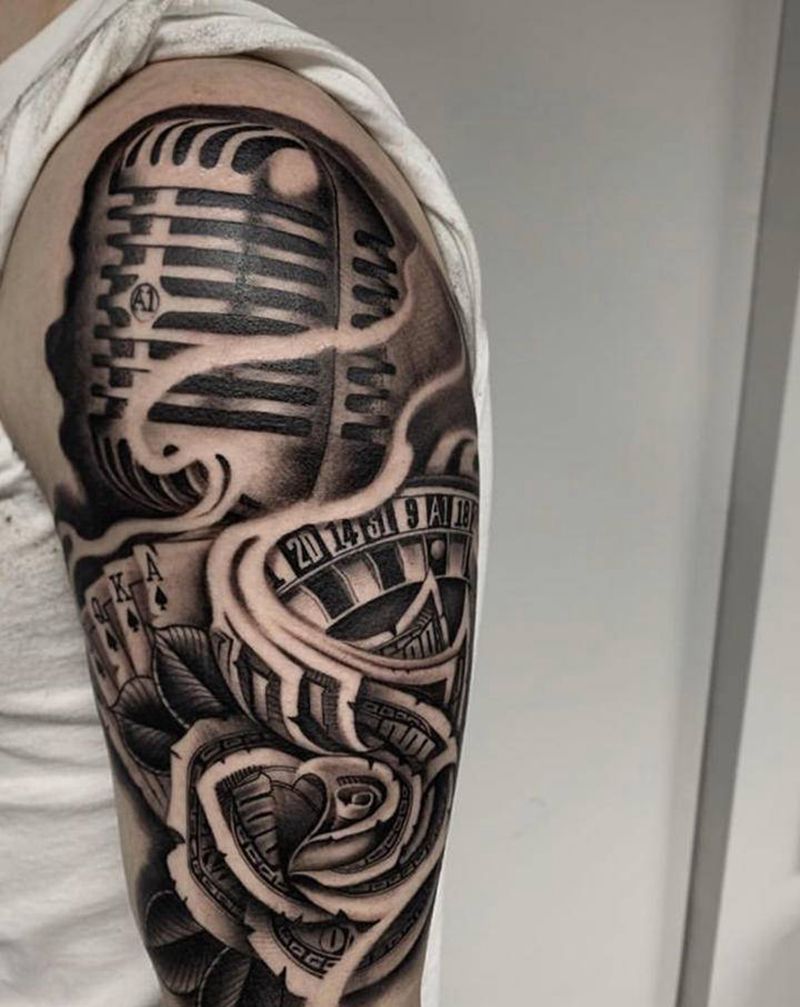 黑灰写实麦克风玫瑰纹身图片_手臂腿部欧美写实麦克风玫瑰纹身图案