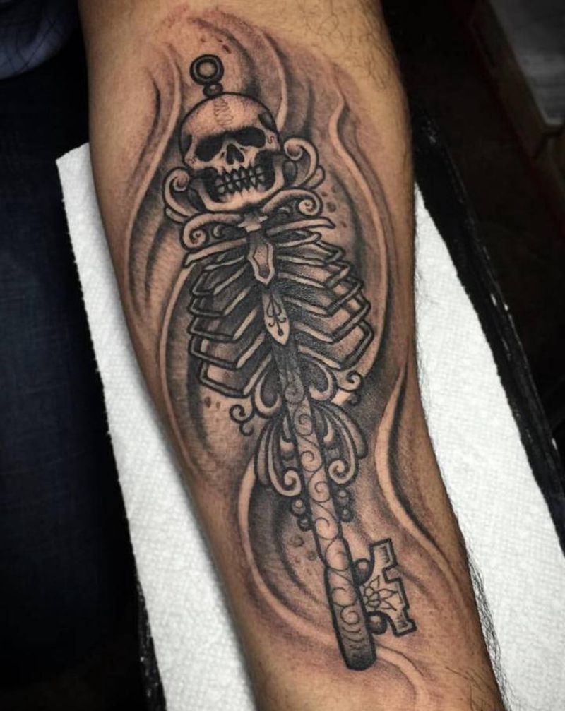 黑灰作品-骷髅钥匙纹身图片_手臂腿部Old SchoolNew School骷髅钥匙纹身图案