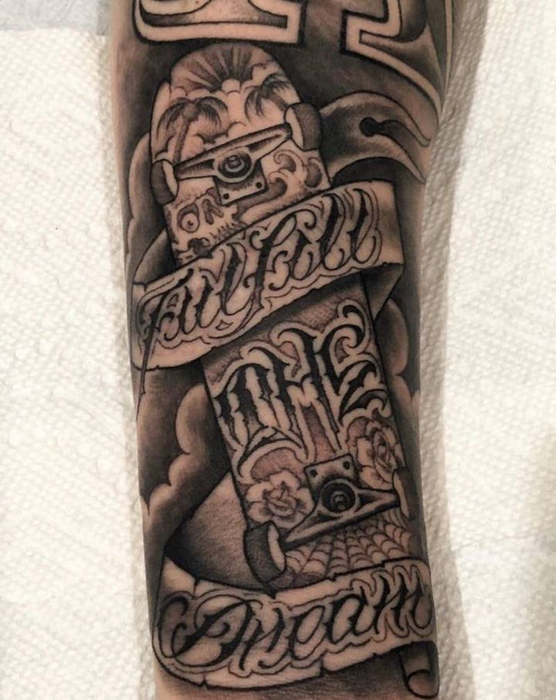 黑灰滑板纹身图片_手臂腿部Old School滑板纹身图案