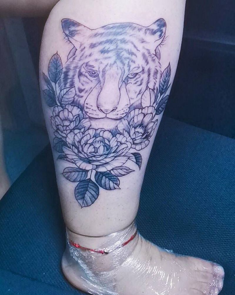 虎纹身图片_腿部新传统欧美写实纹身图案