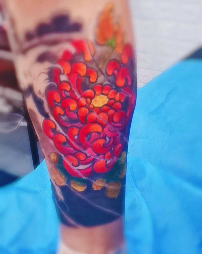 菊花纹身图片_腿部老传统新传统纹身图案