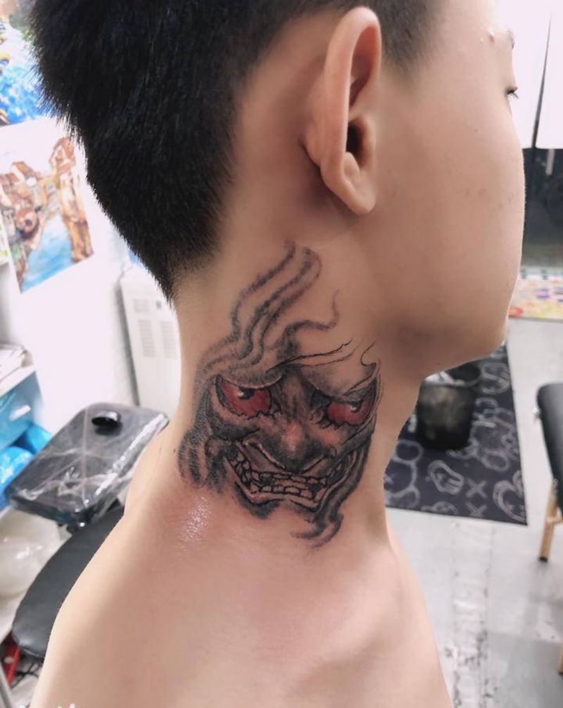 班诺纹身图片_颈部纹身图案