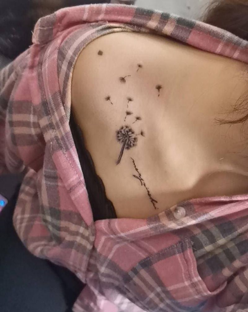 花纹身图片_胸部新传统点刺纹身图案