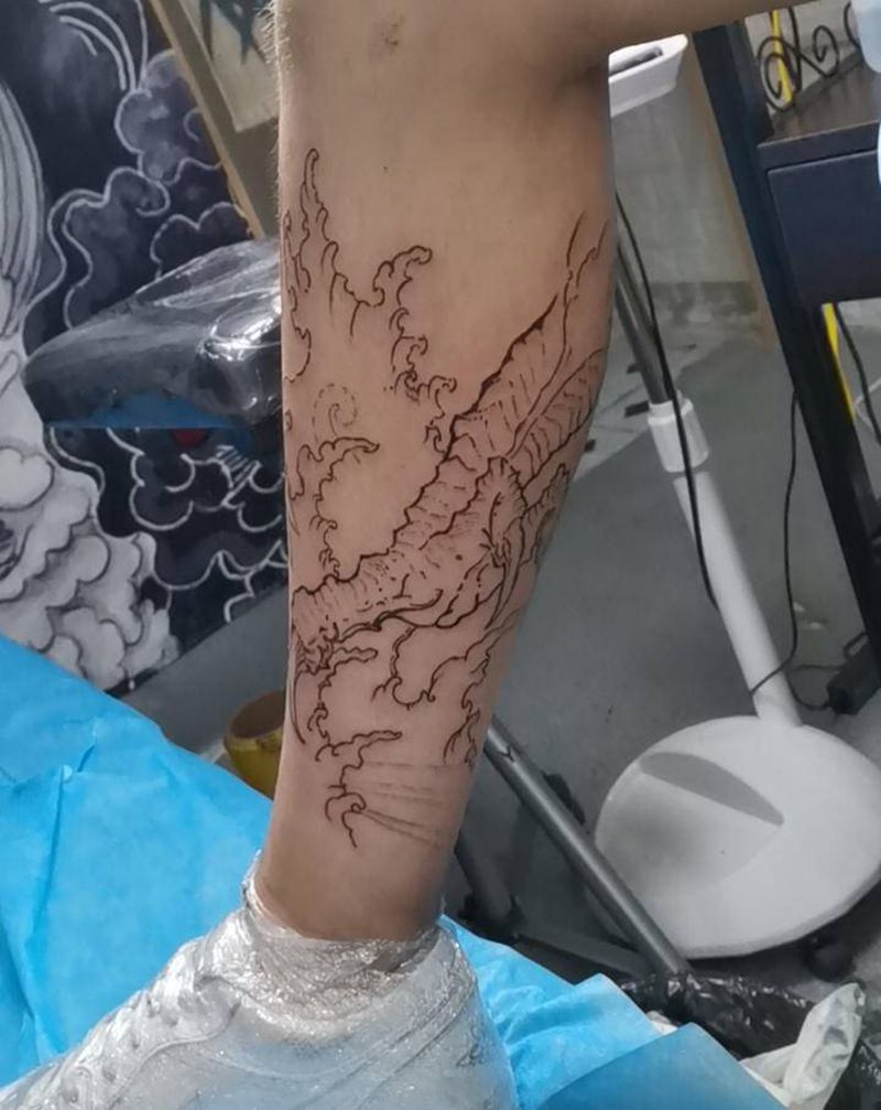 龙爪线条纹身图片_腿部新传统老传统纹身图案