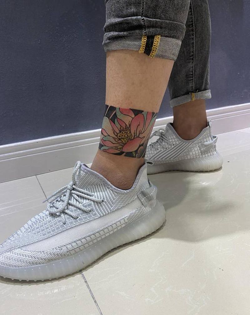 荷花纹身图片_腿部新传统老传统纹身图案