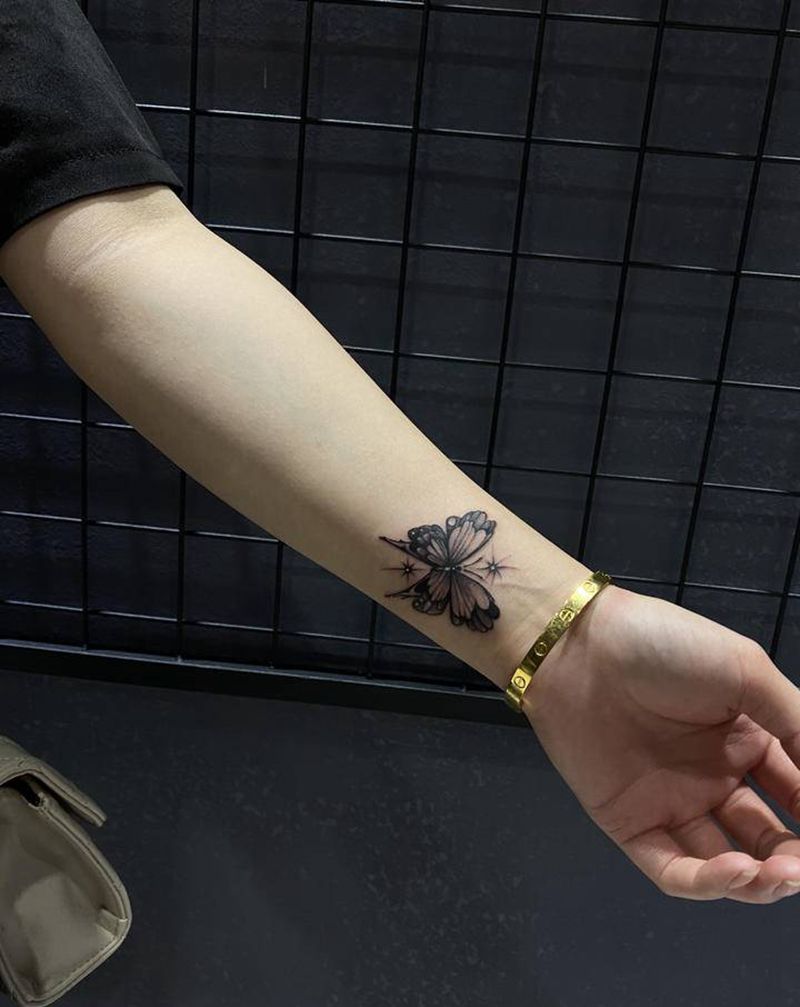 蝴蝶纹身图片_手臂小清新蝴蝶纹身图案