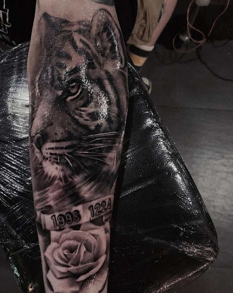 老虎玫瑰纹身图片_手臂欧美写实纹身图案