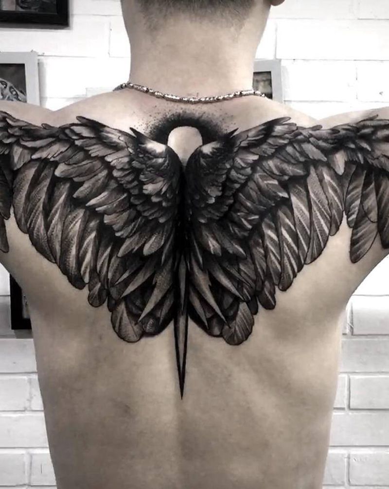 翅膀纹身图片_肩部背部欧美写实新传统纹身图案