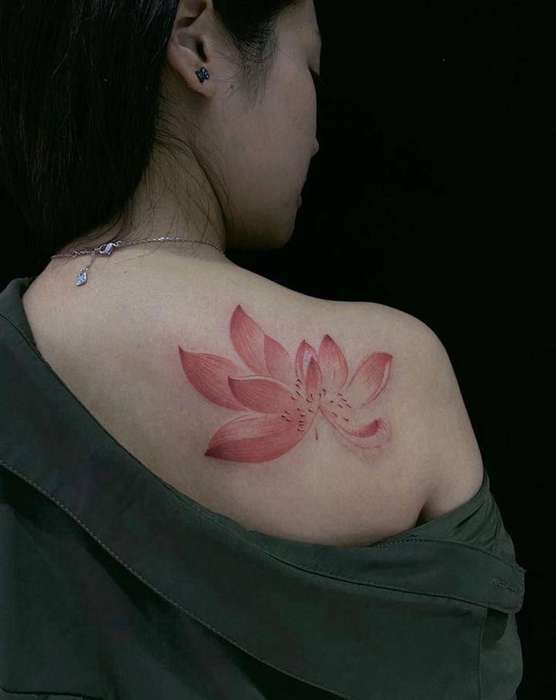 荷花纹身图片_肩部纹身图案