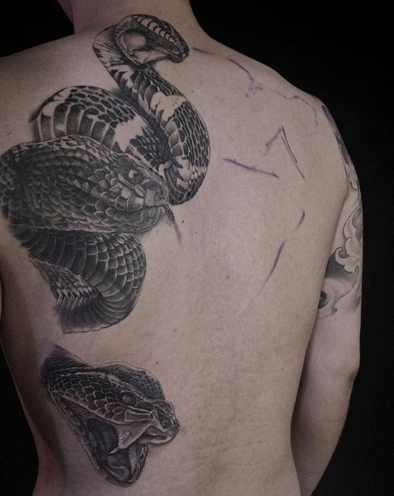 美杜莎满背进度纹身图片_欧美写实纹身图案