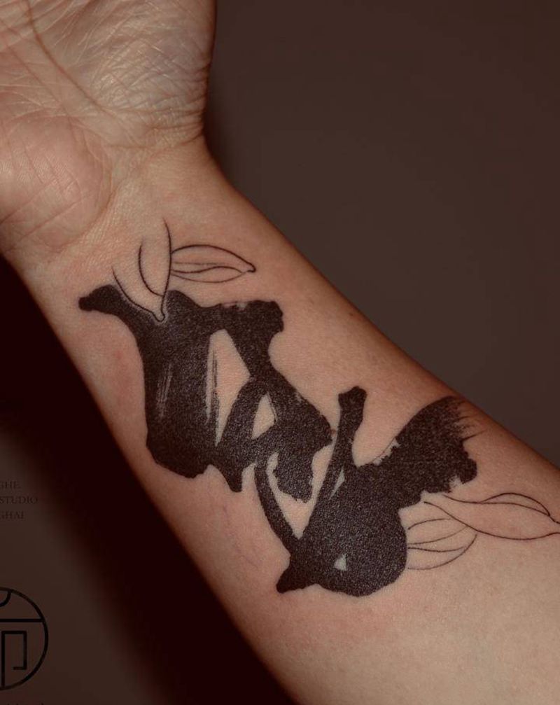 书法：良纹身图片_手臂水墨书法文字漂亮纹身图案