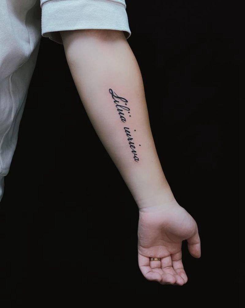 手臂英文纹身图片_手臂纹身图案