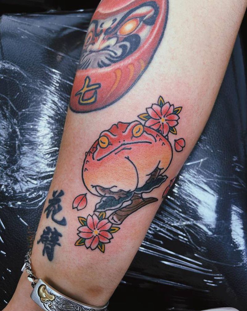 桃子蛙纹身图片_手臂纹身图案