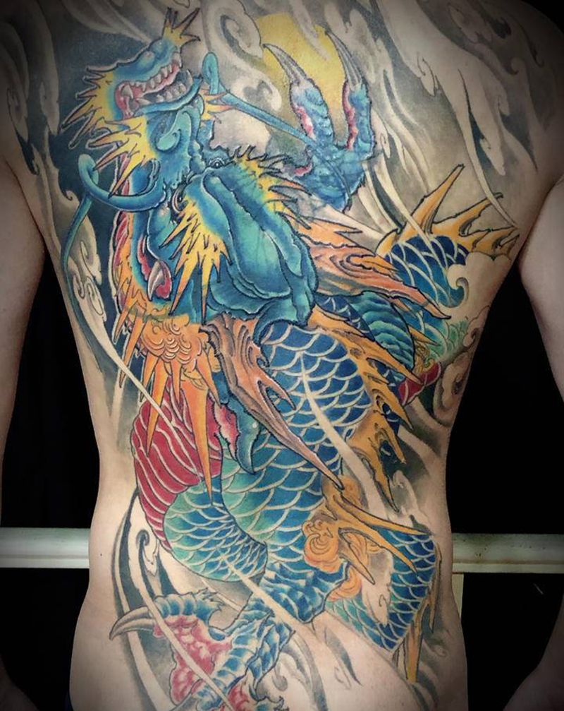新传统彩色大龙纹身图片_背部新传统纹身图案