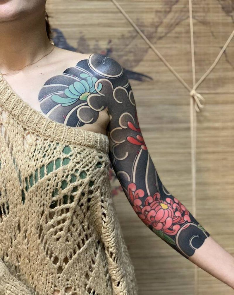 菊花纹身图片_手臂肩部新传统老传统纹身图案