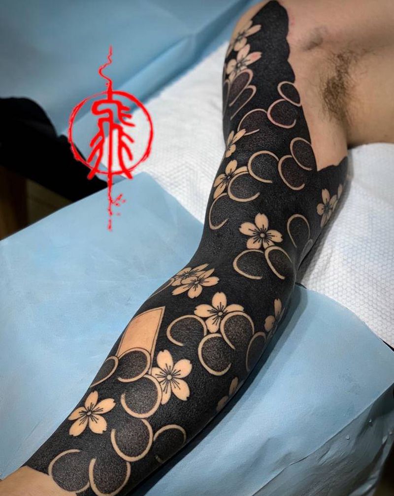 樱花臂纹身图片_手臂手部老传统点刺纹身图案