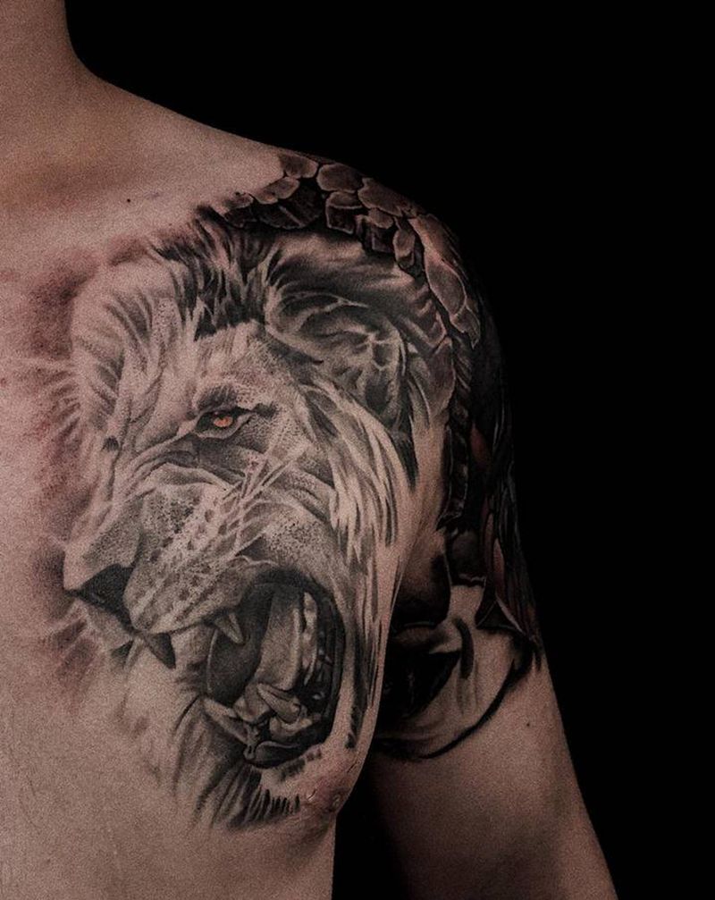狮子纹身图片_胸部欧美写实纹身图案