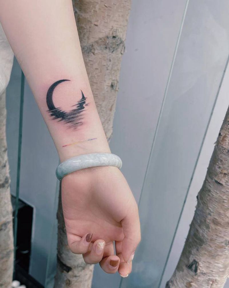 水中月纹身图片_手臂水墨纹身图案
